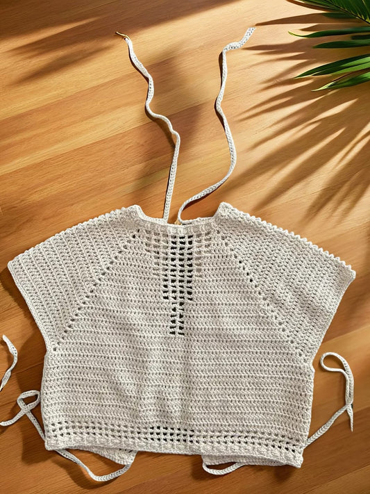 Handgehäkeltes Top mit Rückenschnürung