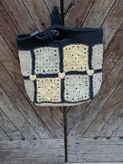 Handgemachte Shopper-Tasche aus Raffia mit Granny Squares