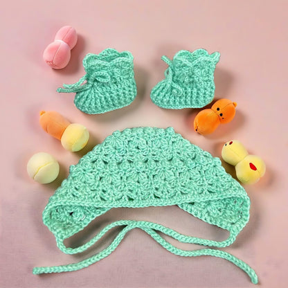 Детский комплект ручной работы из шерсти и шелка.