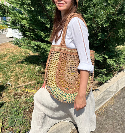 Crocheted tote bag with openwork pattern