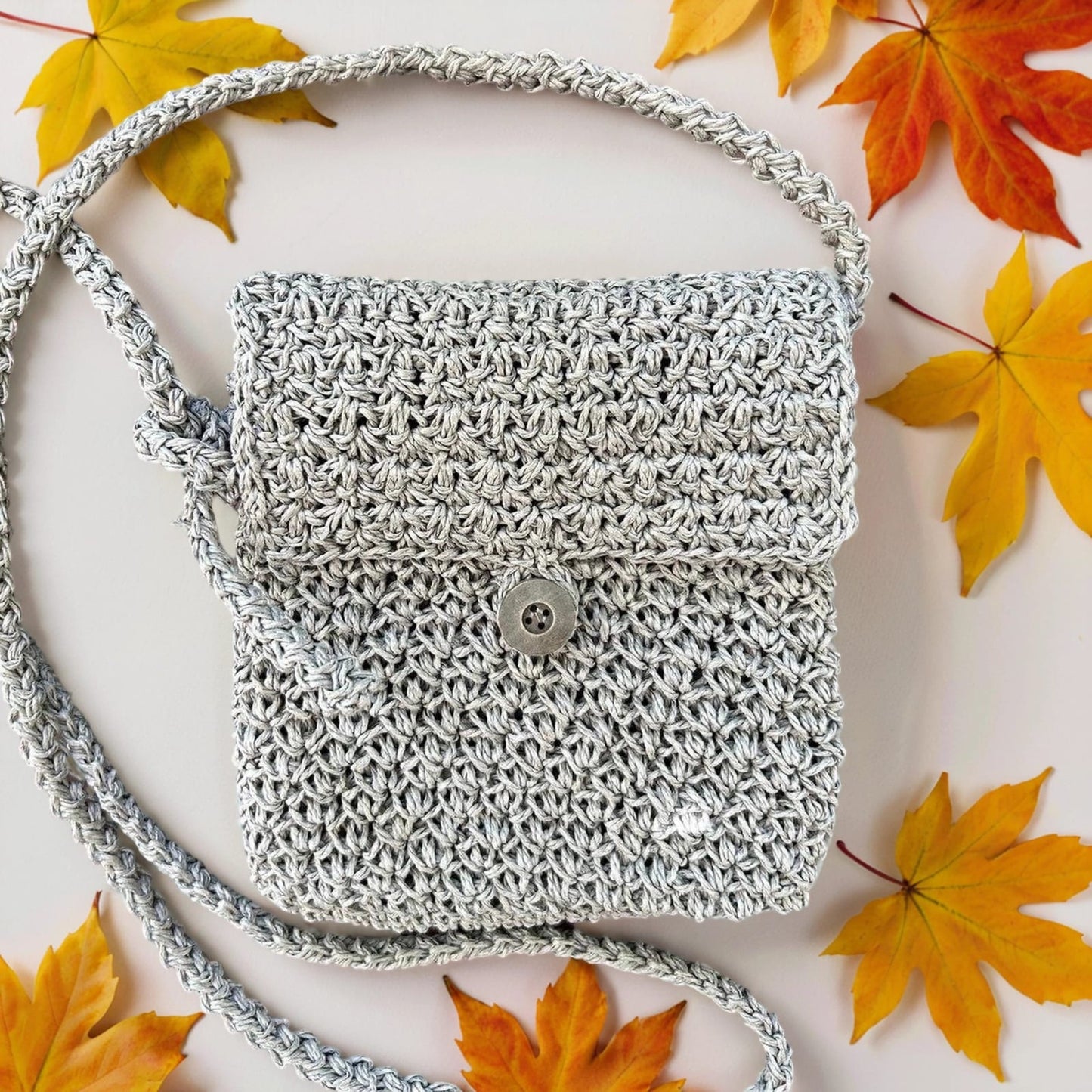 Handgestrickt Mini-Umhängetasche mit drei Fächern