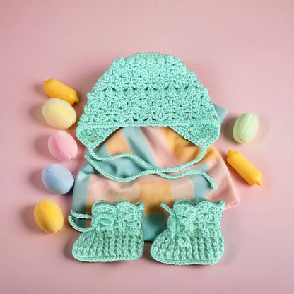 Детский комплект ручной работы из шерсти и шелка.